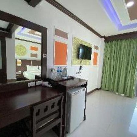 מלון Patong Azure Bangla Phuket מראה חיצוני תמונה
