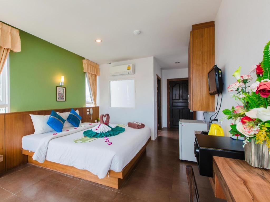 מלון Patong Azure Bangla Phuket מראה חיצוני תמונה