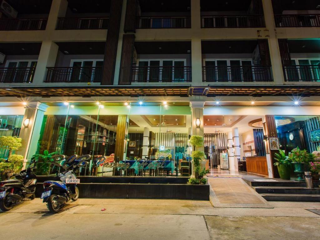 מלון Patong Azure Bangla Phuket מראה חיצוני תמונה