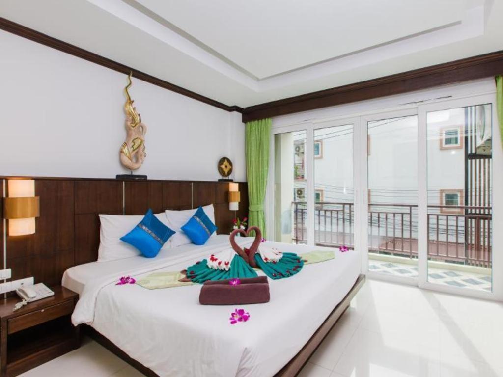 מלון Patong Azure Bangla Phuket מראה חיצוני תמונה