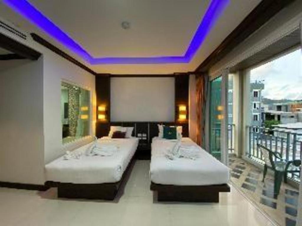 מלון Patong Azure Bangla Phuket מראה חיצוני תמונה