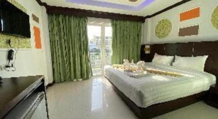 מלון Patong Azure Bangla Phuket מראה חיצוני תמונה