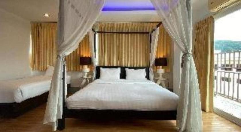 מלון Patong Azure Bangla Phuket מראה חיצוני תמונה